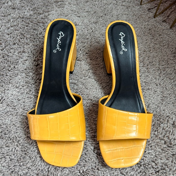 Qupid Shoes - Qupid yellow croco pattern low heeled sandal